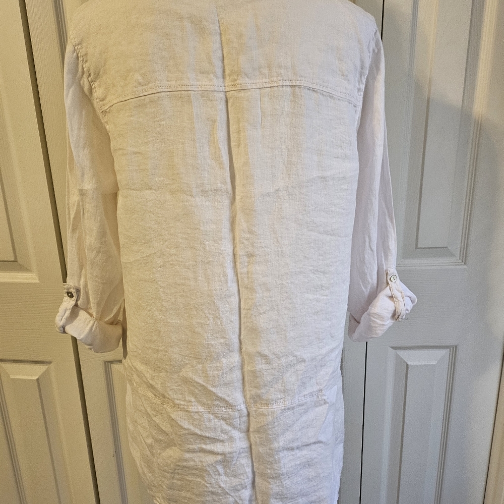 Tahari 100% long linen button up top. (50) - Picture 4 of 4
